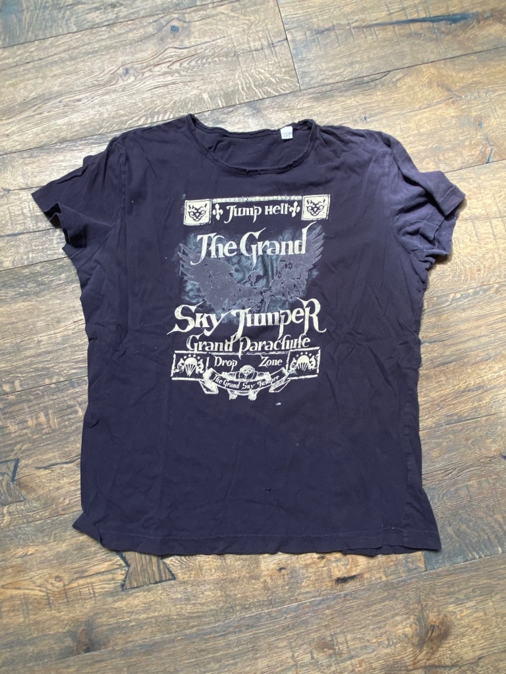 Vintage Style Gothic Graphic Tee - Grand Sky Jumper Parachute T-Shirt XL